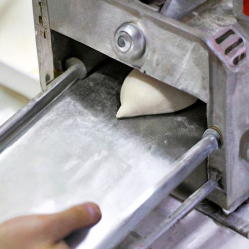 Manual de pão a vapor Baozi Momo máquina de bolinho de massa de produtos de grãos Máquina de fabricação de produtos de grãos 2023 Mais vendido cozido no vapor recheado feito à mão