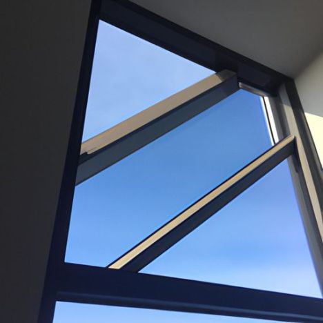 Ventana abatible con tragaluz, ventanas LED, últimos diseños de ventanas modernos, cielo azul, tragaluz para techo, ventana Optima con efecto de sol, oscilación retráctil